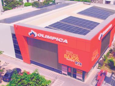 En el 2018, Olímpica inició el proceso de instalación de paneles solares en sus tiendas, lo que ha generado más de
23’600.000kWh, lo que representa un 8,5 por ciento de sustitución al consumo mensual.