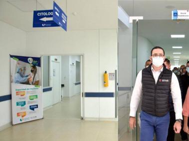 Carlos Mario Zuluaga en visita a hospitales en Pasto.