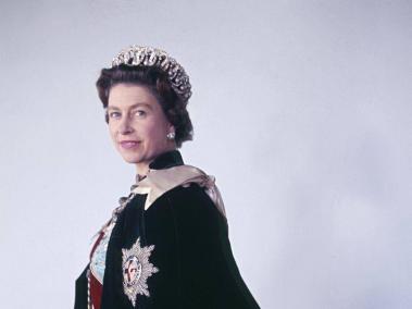 La foto de Isabel II divulgada por el aniversario de su muerte fue tomada por Cecil Beaton en 1968.
