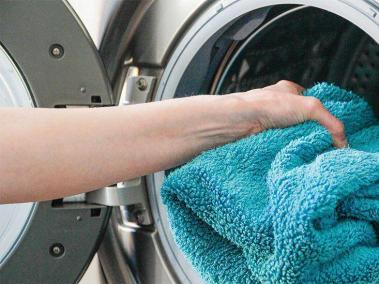 Lavarlas con frecuencia a baja temperatura, es mejor que lavarlas de tanto en tanto a temperaturas elevadas.