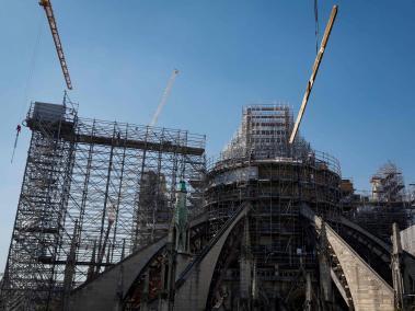Imágenes de cómo avanza la reconstrucción de la emblemática catedral de París.