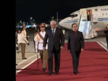 Presidente Gustavo Petro a su llegada a Cuba.