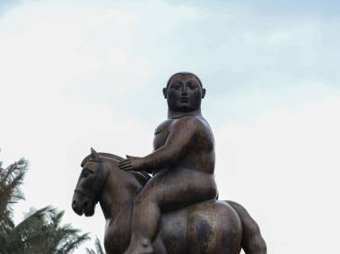 Obra de Fernando Botero bajo el título Hombre a caballo en el centro de la ciudad . BOGOTÁ 17 DE SEPTIEMBRE DEL 2023. FOTO MAURICIO MORENO EL TIEMPO CEET