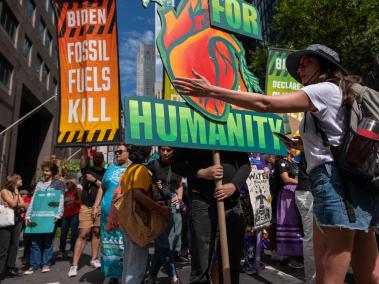 Marcha para acabar con los combustibles fósiles en la ciudad de Nueva York.