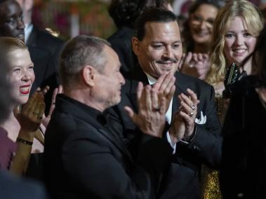 NYT: Johnny Depp recibió una ovación de pie en el Festival de Cine de Cannes en mayo tras el estreno de su última cinta.