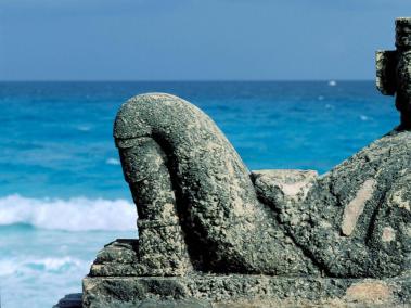 Estas esculturas son comúnmente asociadas con la cultura maya, pero ésta no fue la única que las tuvo.