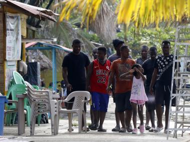 La mayoría de los migrantes haitianos en Necoclí se hospedan en las casas de los habitantes locales.