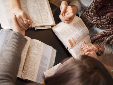 El bible journaling es un movimiento artístico que permite relacionarte con Dios, leer la Biblia y estudiarla de una manera más creativa y menos aburrida.