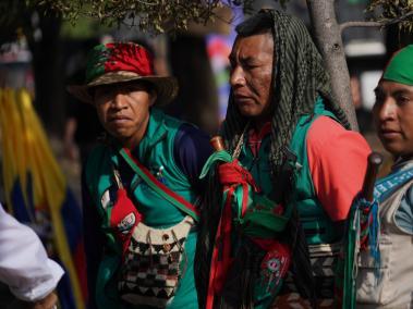 Indígenas se preparan en el parque Tercer Milenio