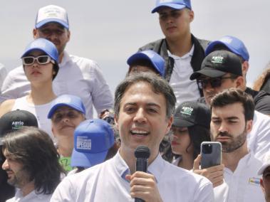 Luego de su renuncia , el exalcalde de Medellín en campaña