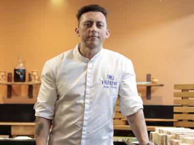 Torres tiene 15 años de experiencia en las cocinas y actualmente es el sous chef de Hilton Bogotá.