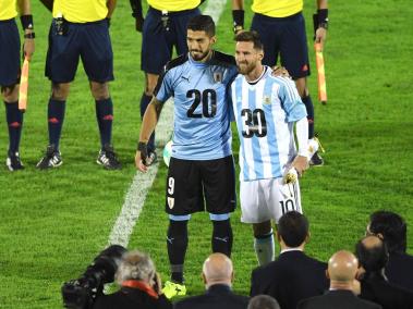 Suárez y Messi apoyaron el sueño de recibir el Mundial 2030 en sus países.