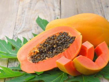 El consumo de papaya tiene muchos beneficios para la salud.