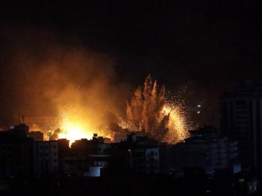 Ataque aéreo israelí sobre la ciudad de Gaza.