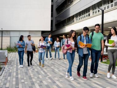 Cada año se gradúan aproximadamente 450 mil universitarios en Colombia.