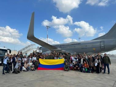 El avión de la FAC aterrizó en Lisboa, Portugal, con el primer grupo de colombianos extraídos de Israel.