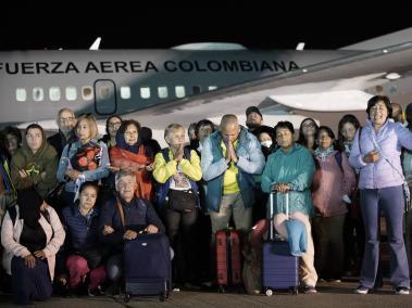 Un grupo de colombianos son evacuados de Israel luego de las acciones terroristas del grupo hamas en este país. Lllegada a Catam