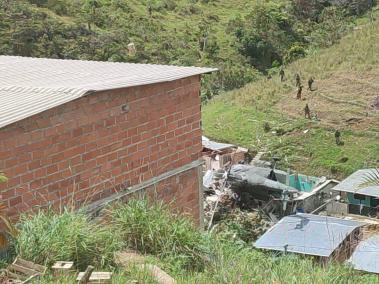 Un M-17 cayó sobre una casa en Anorí, Antioquia.