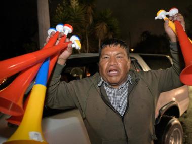 Partidarios de Daniel Noboa celebran los resultados de la segunda vuelta de las elecciones.