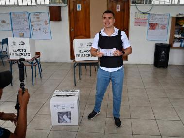 Daniel Noboa tras votar en la segunda vuelta de las elecciones en Ecuador.