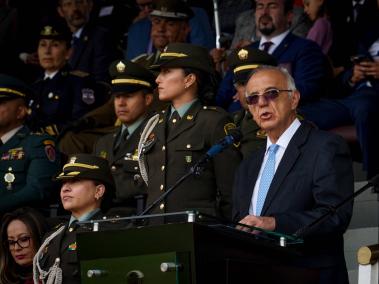 El ministro de la Defensa, Iván Velásquez, dijo "que en este momento los contratos se mantienen" con Israel.