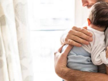 Hombres podrían renunciar a la paternidad en Argentina, hay polémica por propuesta