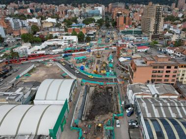 En la calle 72 con Avenida Caracas se está construyendo un deprimido que permitirá el flujo vehicular entre oriente y occidente. Allí estaría la última estación de la primera línea.