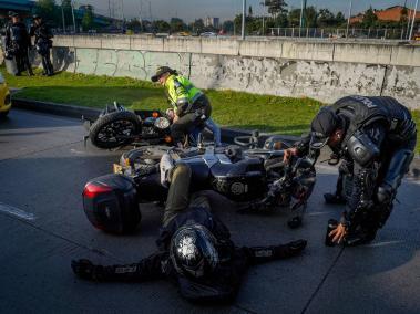 Accidente de Transito Motos , un fuerte accidente entre dos motocicletas se presento hoy 25 de octubre del 2023 en la avenida 26 con ciudad de Cali hoy 25 de octubre del 2023. FOTO MAURICIO MORENO EL TIEMPO CEET