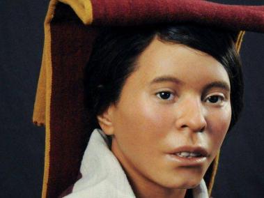 El busto fue presentado en un evento en el Museo Santuarios Andinos de la Universidad Católica de Santa María en Arequipa.