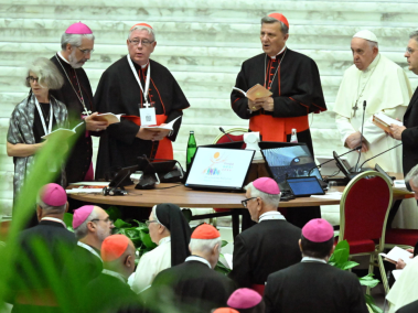 Un sínodo es una reunión o asamblea deliberativa de eclesiásticos.