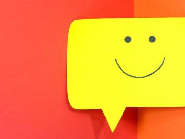 BBC Mundo: emoticono de sonrisa en papel amarillo