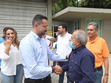 Jaime Andrés Beltran candidato a la Alcaldía de Bucaramanga ejerciendo su derecho al voto.