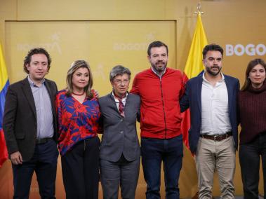 Bogotá 30 octubre 2023. En la alcaldía de la ciudad se dio la primera reunión entre la alcaldesa Claudia López y el Alcalde Mayor Electo de Bogotá, Carlos Fernando Galán.