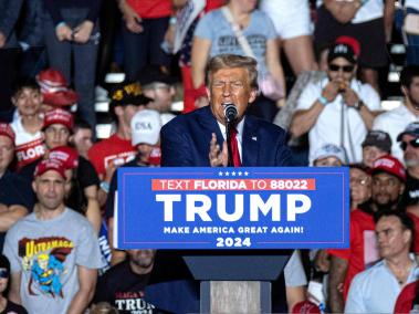 El expresidente de Estados Unidos y aspirante a la candidatura presidencial republicana en 2024, Donald Trump, durante un mitin en Hialeah.