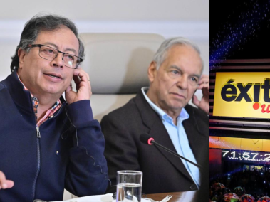 El presidente Gustavo Petro y el director del Dapre, Carlos amón González. Presidencia contrata sus suministros con el Èxito.