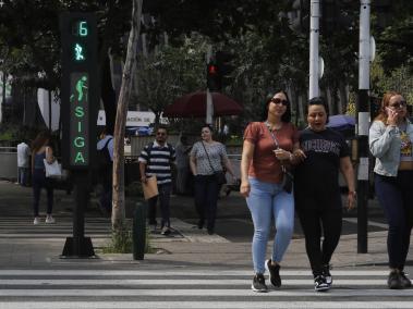 Inició la prueba piloto de semáforos peatonales inteligentes en el centro de Medellín