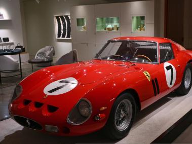 Ek Ferrari 250 GTO de 1962, el automóvil más valioso jamás ofrecido en una subasta.