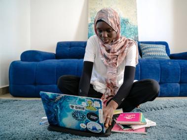 NYT: Rokhaya Diagne, estudiante de ciencias computacionales en Senegal, quiere utilizar IA para mejorar los desenlaces de salud en el País.
