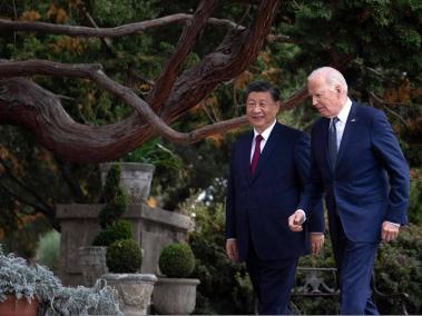 El presidente estadounidense, Joe Biden (d), y el presidente chino, Xi Jinping.