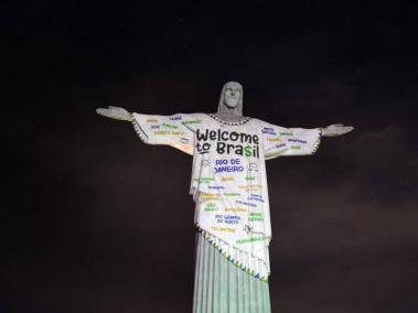 Imagen proyectada sobre el Cristo Redentor en Brasil.