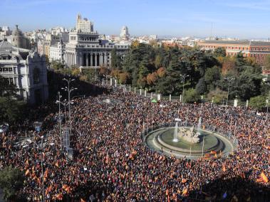 Miles de personas se congregaron en Madrid para protestar contra la amnistía que cobijará a independentistas catalanes.