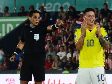 James Rodríguez, en el juego Paraguay - Colombia.