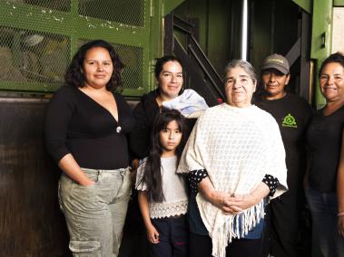 La familia Rodríguez está conformada por 14 mujeres. En la imagen algunas de ellas.