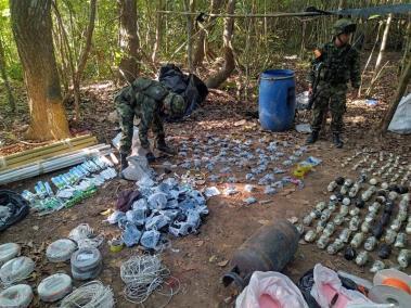 Parte de los explosivos y municiones halladas en Arauca.