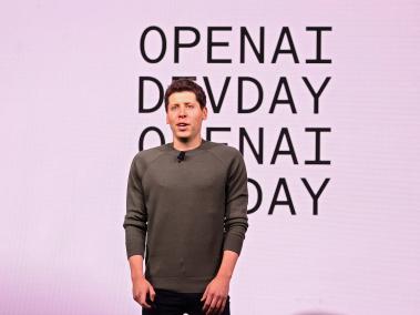 NYT: Sam Altman fue despedido y recontratado como director de OpenAI, la empresa dominante de inteligencia artificial.