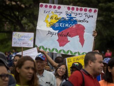 Venezolanos protestas a favor del referendo por el Esequibo.