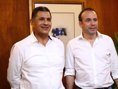 El alcalde de Cali, Jorge Iván Ospina con el alcalde electo, Alejandro Eder.