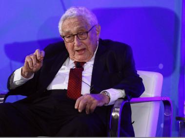 El ex secretario de Estado estadounidense Henry Kissinger habla durante una conferencia (2019).