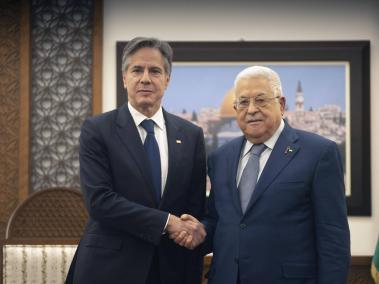 Mahmud Abbas (d), se reúne con el secretario de Estado estadounidense, Antony Blinken.