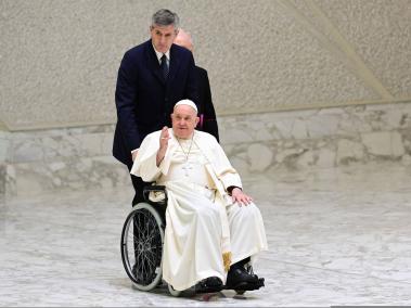 El papa aseguró que sufre "una bronquitis muy aguda e infecciosa”.